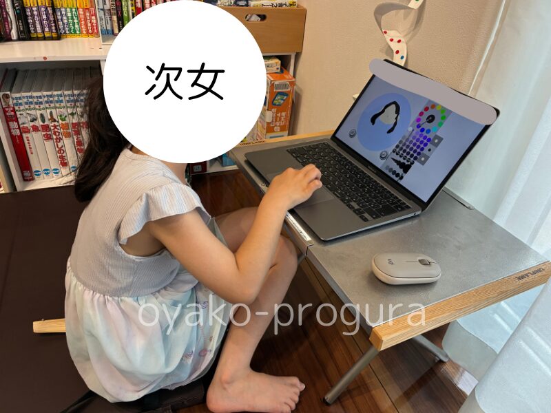 ビスケットを操作する画像